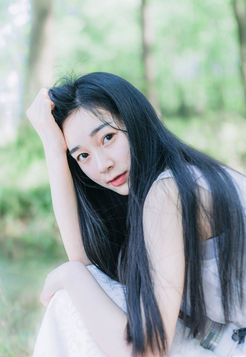 我是一位老人，净说些老话。对于时代，我是落伍者，没有什么良言贡献给现代婚姻。只是在物质至上的时代潮流下，想提醒年轻的朋友，男女结合最最重要的是感情，双方互相理解的程度。理解深才能互相欣赏吸引支持和鼓励，两情相悦。门当户对及其他，并不重要。